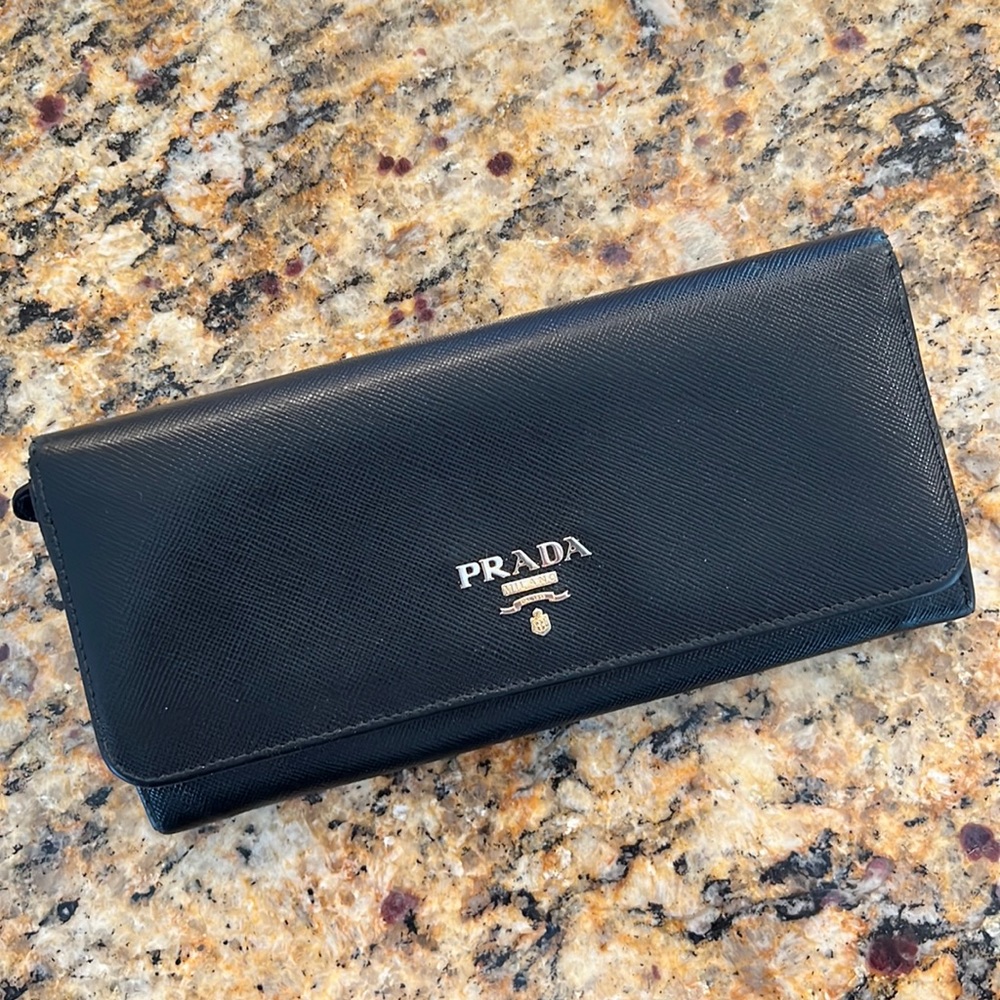 Prada Saffiano wallet!